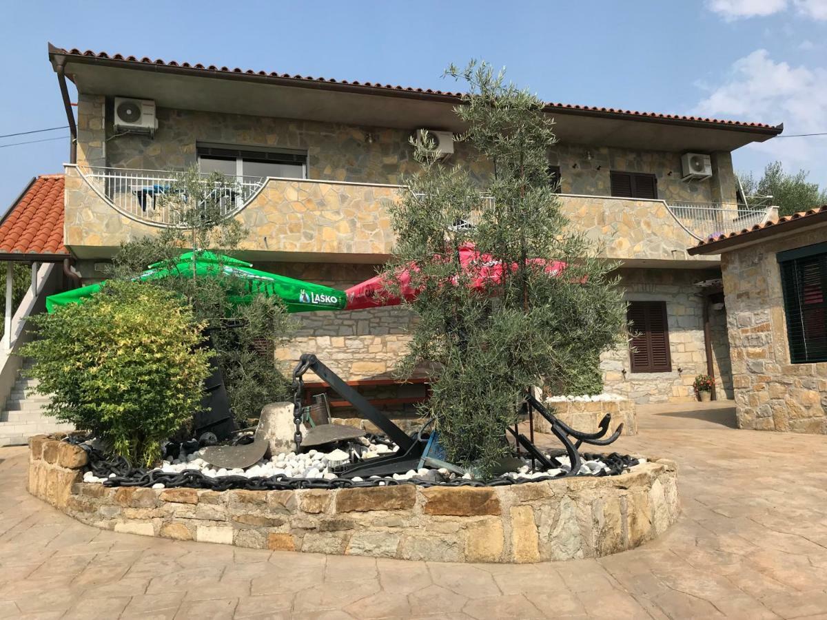 Tourist Farm With Apartments Fig Tree Dekani エクステリア 写真